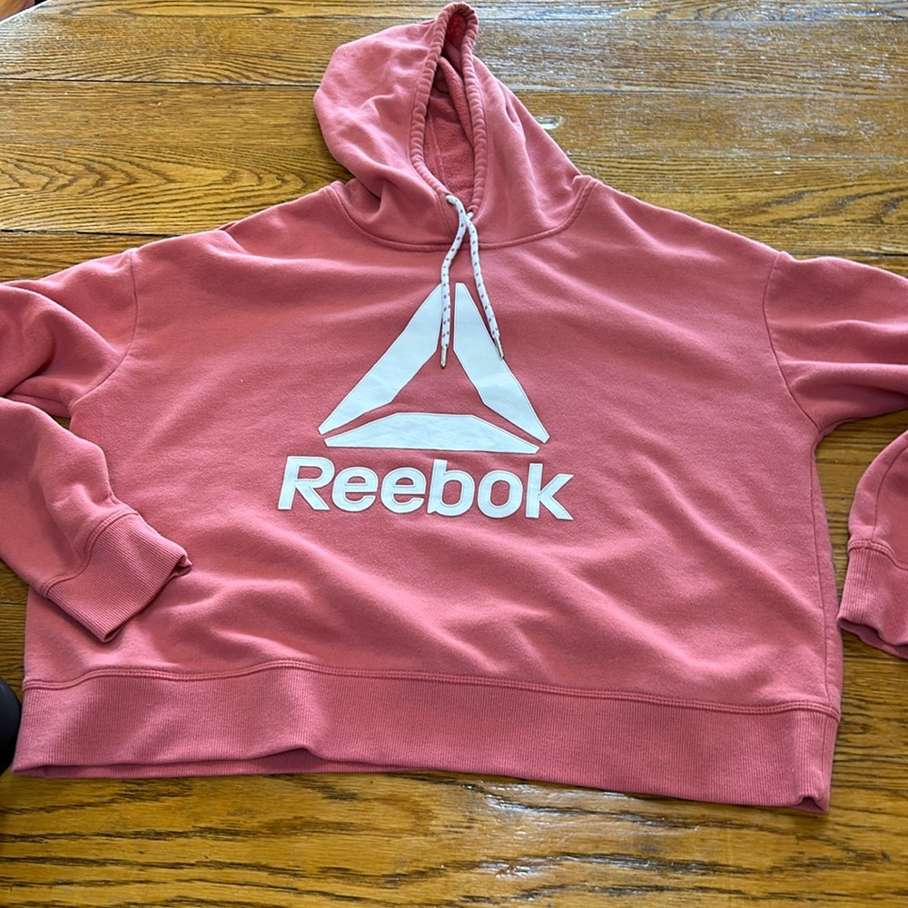 Reebok pink cropped hoodie. Reebok logo on front.  Size Large.